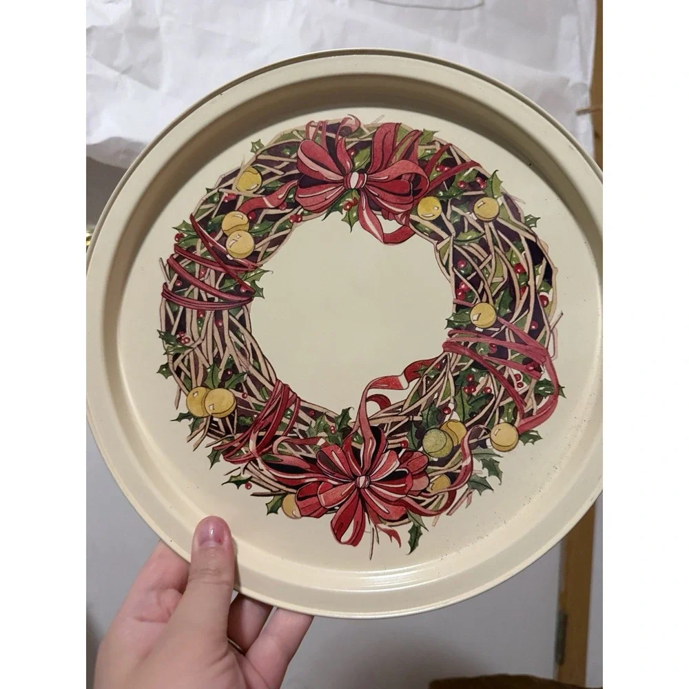vintage metal Christmas serving tray featuring a wreath design 11in